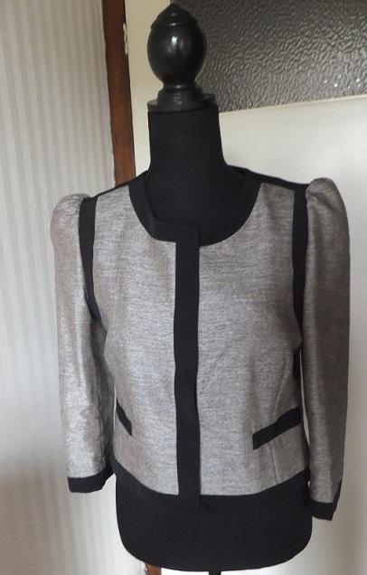 Heel chique elegant en klassiek H&M boucle stijl jasje 36 38, H&M, Verzenden, Beige, Jasje