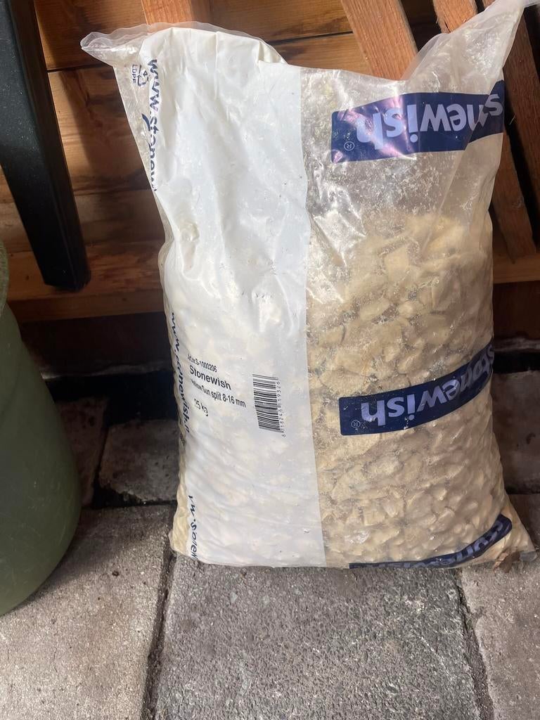 Nieuwe dichte 25 kilo-zak cremekleur Siergrind/Siersplit, Tuin en Terras, Grind, Keien en Split, Ophalen, Nieuw, Split