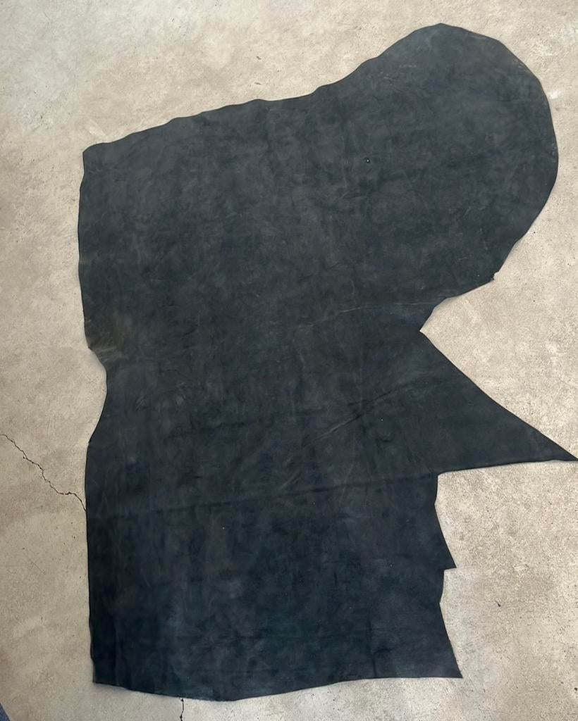 Lap antraciet suède 120 x 70, Hobby en Vrije tijd, Stoffen en Lappen, 120 cm of meer, Ophalen of Verzenden, Zo goed als nieuw