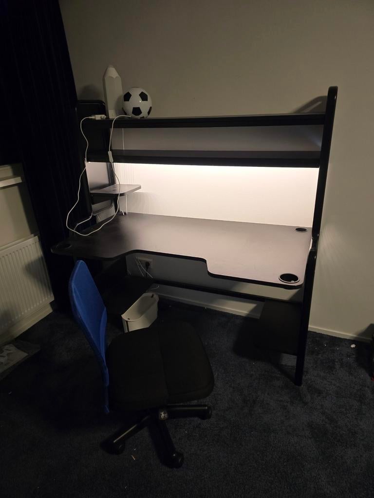 Gamingbureau met opbergruimte en kabelmanagement, Huis en Inrichting, Bureaus, Ophalen, Zwart, Gebruikt, Spaanplaat of MDF