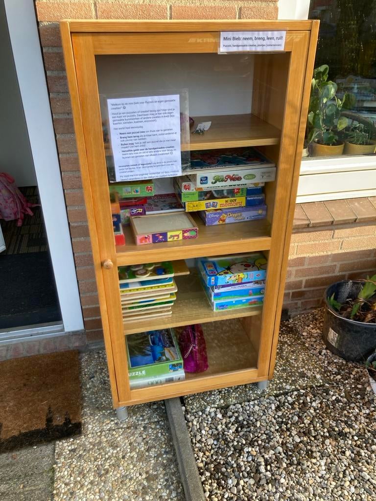 Ruilkastje voor puzzels en zelfgemaakte spullen, Hobby en Vrije tijd, Overige Hobby en Vrije tijd, Ophalen, Gebruikt
