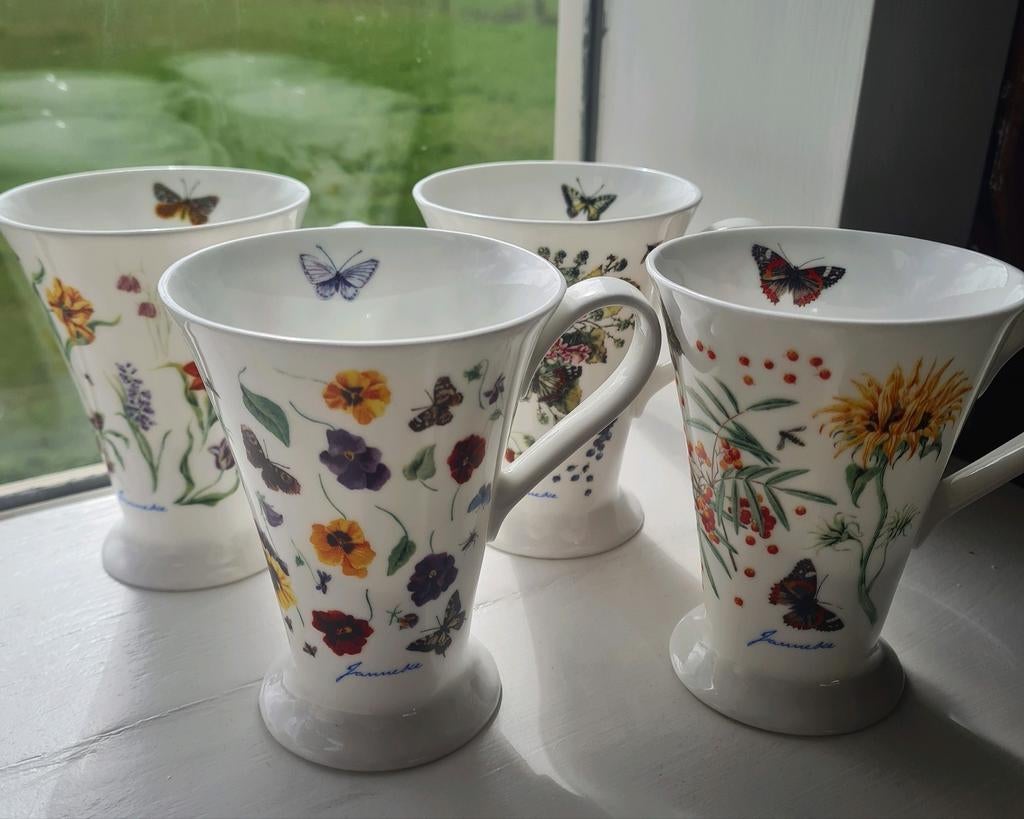 JANNEKE BRINKMAN SALENTIJN- 1999 - 4x mok op voet, Ophalen of Verzenden