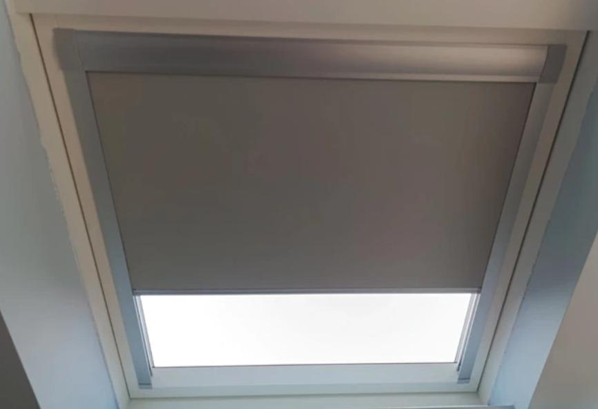 Fakro rolgordijn voor dakraam 94x98 cm, Nieuw, Grijs, Minder dan 100 cm, 50 tot 100 cm