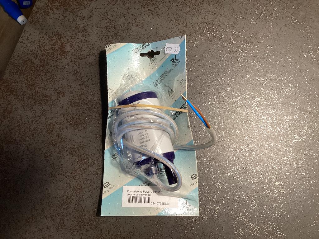 Dompelpomp voor camper caravan, Ophalen