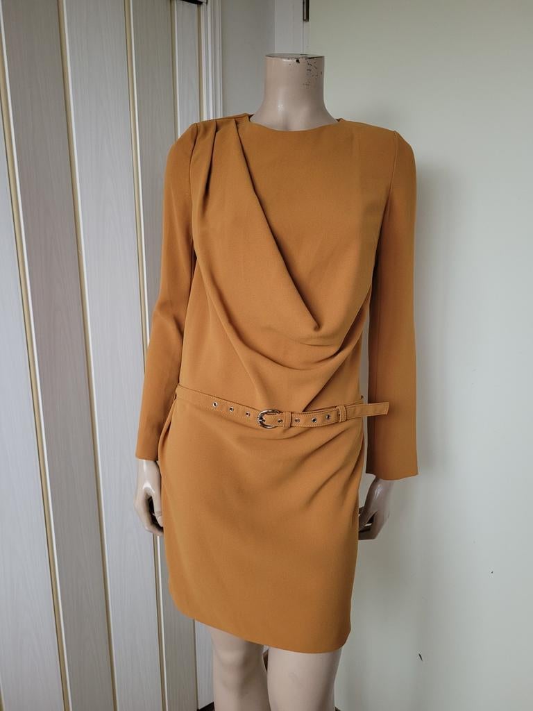 Patrizia Pepe mosterdgele jurk XS/34, Kleding | Dames, Jurken, Geel, Ophalen of Verzenden, Zo goed als nieuw, Patrizia Pepe