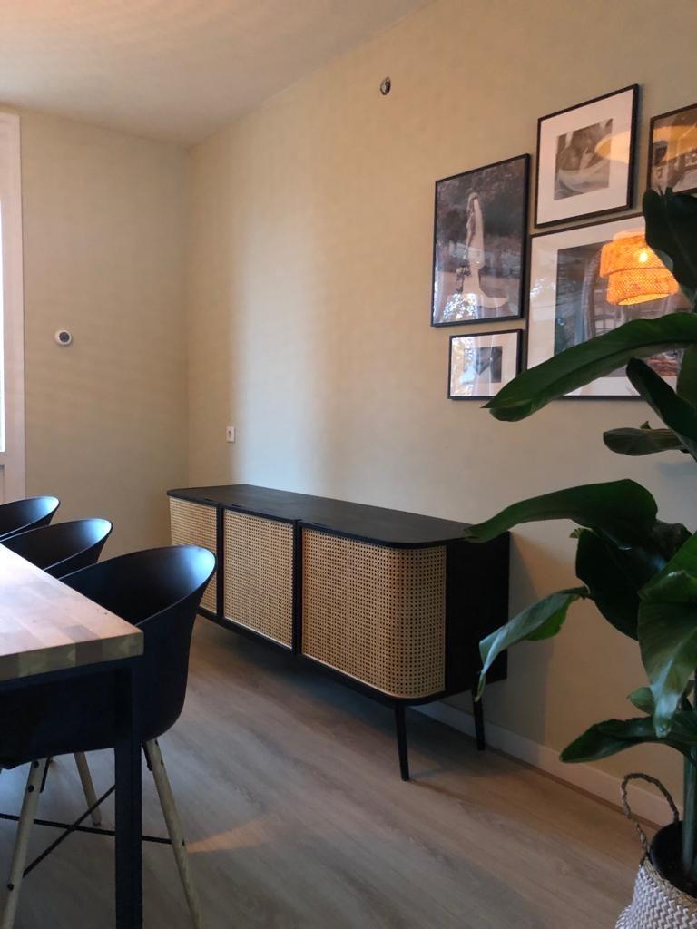 Zwarte webbing dressoir kast, Huis en Inrichting, Kasten | Dressoirs, Ophalen, Met deur(en), 150 tot 200 cm, Zo goed als nieuw