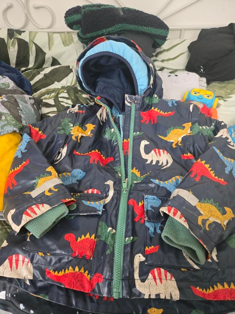 M&S Dino Jas - 4-5 jaar - Nieuw!, Jongen of Meisje, Overige typen, Nieuw, Ophalen of Verzenden