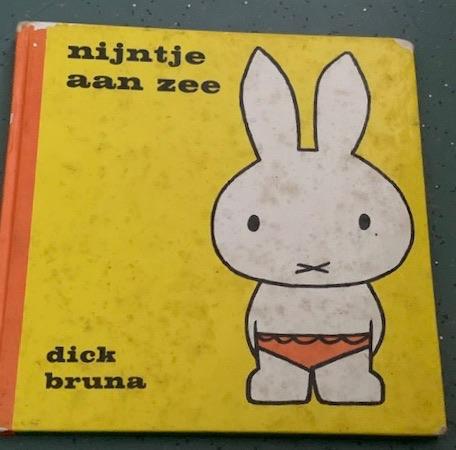 Nijntje aan zee door Dick Bruna, Ophalen of Verzenden, Gelezen, Dick Bruna, 2 tot 3 jaar