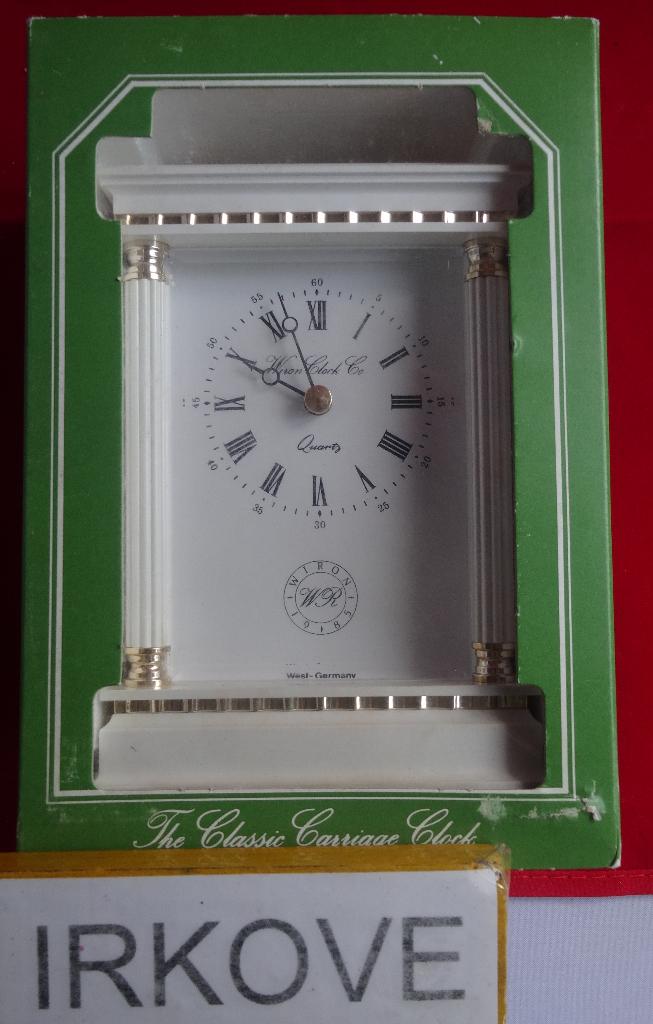 TAFELKLOKJE NIEUW IN DOOS * Op Bat terij *, Verzenden, Nieuw, Analoog, Wekker of Tafelklok