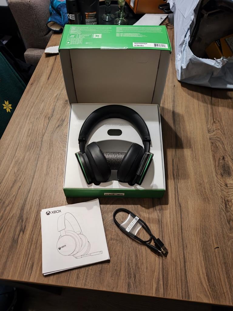 Xbox wireless headset, Ophalen of Verzenden, Zo goed als nieuw, Xbox Series S, Draadloos