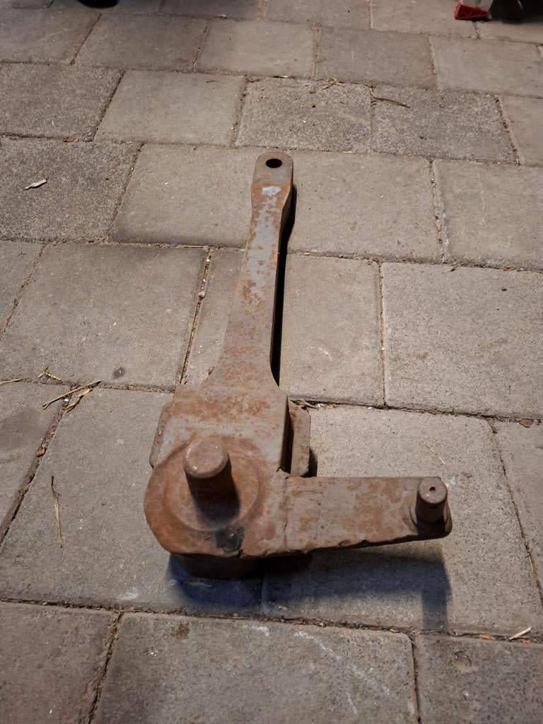 Fendt ondertrekhaak, Ophalen, Slot