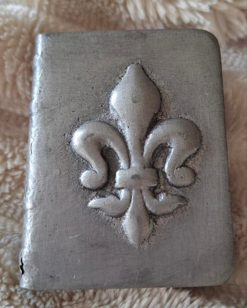 Luciferdoosje Omslag met Fleur de Lis, Antiek en Kunst, Ophalen of Verzenden