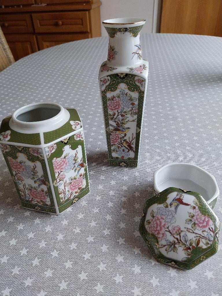 Japans porseleinen vaasje en potjes, Antiek en Kunst, Verzenden