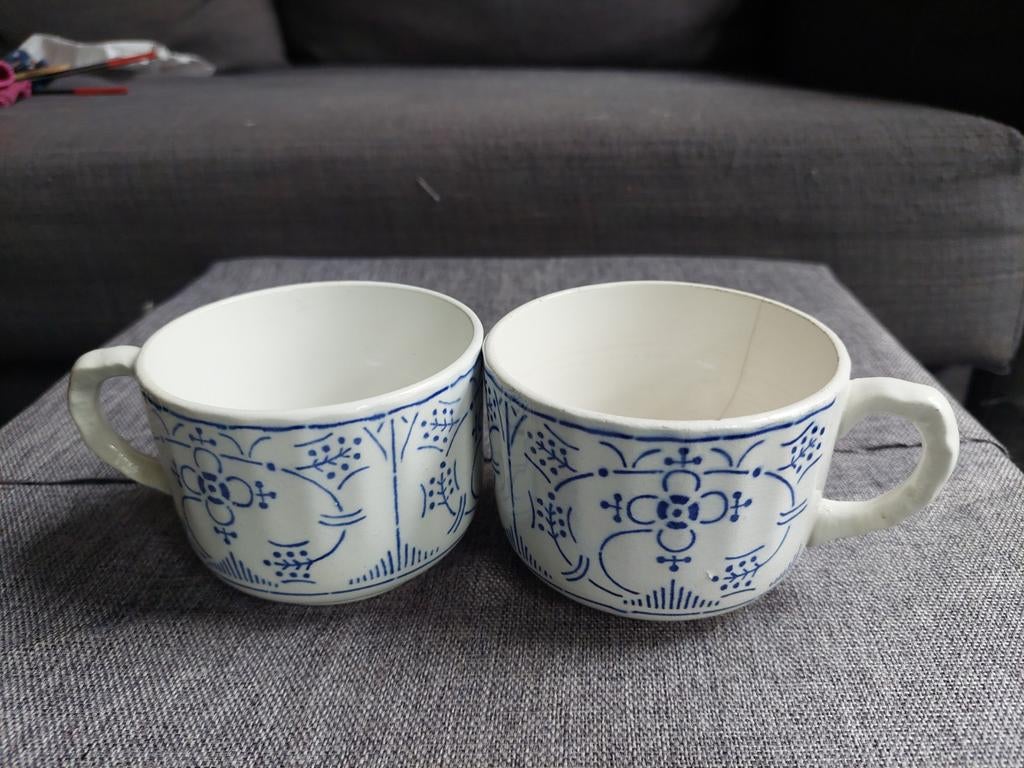 Twee witte kopjes met blauw decor, Pools fabrikaat, Ophalen, Gebruikt, Keramiek, Overige stijlen