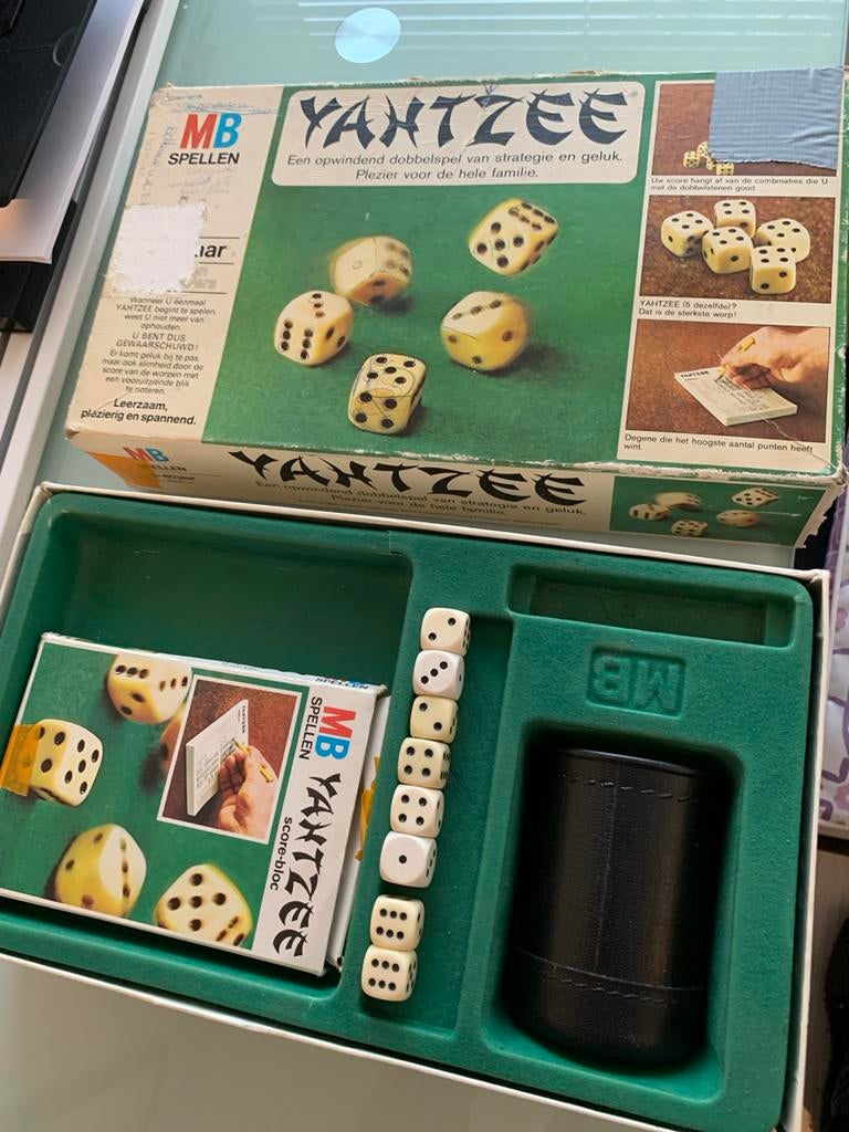 Yahtzee MB Spellen - Dobbelspel Klassieker, Een of twee spelers, Ophalen, Gebruikt, Reisspel