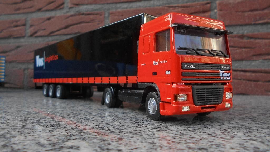 Vos logistics Oss DAF 95 oplegger Lion Car / Toys, Hobby en Vrije tijd, Modelauto's | 1:50, Ophalen of Verzenden, Zo goed als nieuw