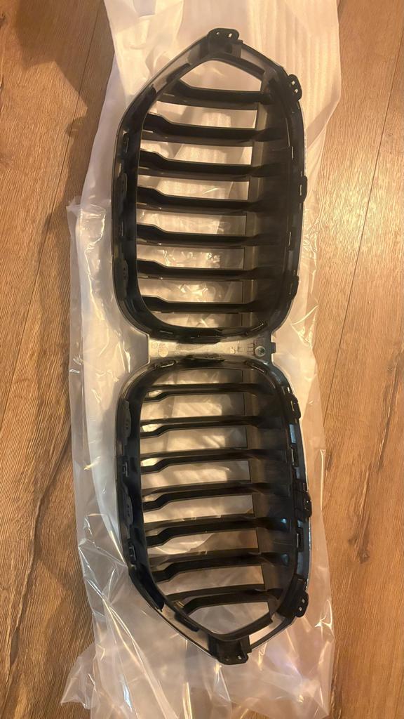 Nieuwe BMW X1 (2022) Plug-in Hybride Grill, Voor, Nieuw, Ophalen of Verzenden, Bumper