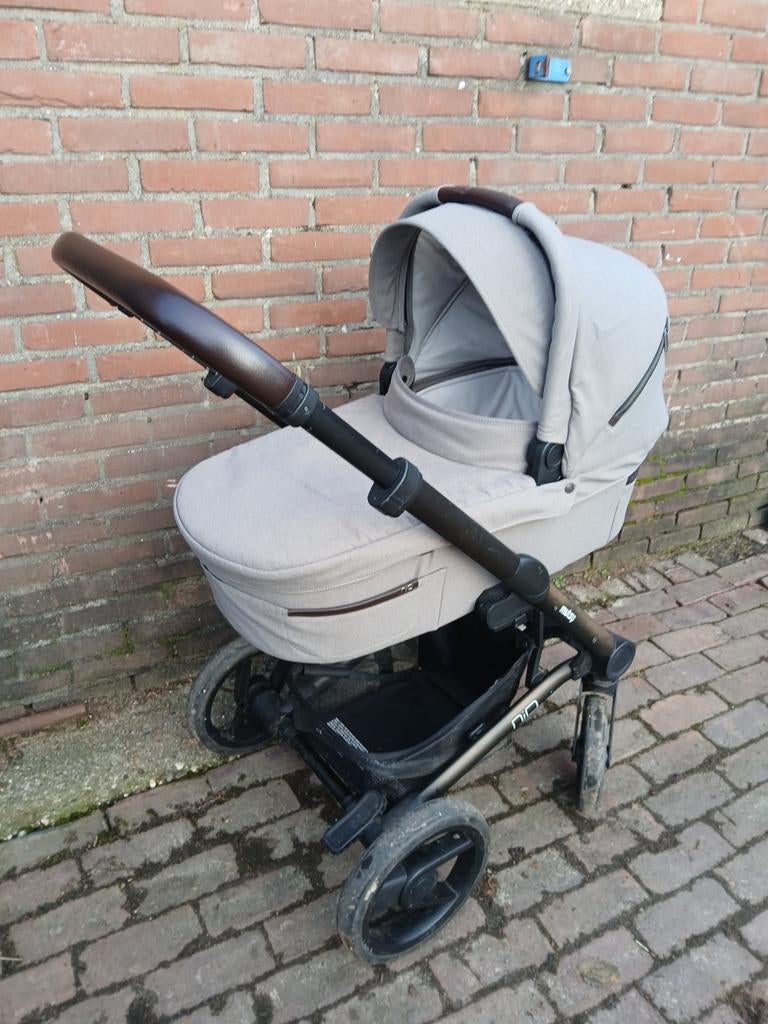 Mutsy Nio kinderwagen compleet met accessoires, Gebruikt, Verstelbare duwstang, Mutsy, Ophalen