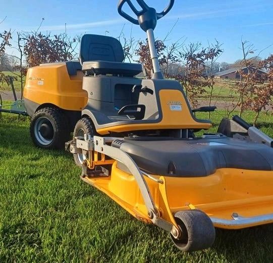 Stiga park 220 nieuwstaat frontmaaier zitmaaier, Ophalen of Verzenden