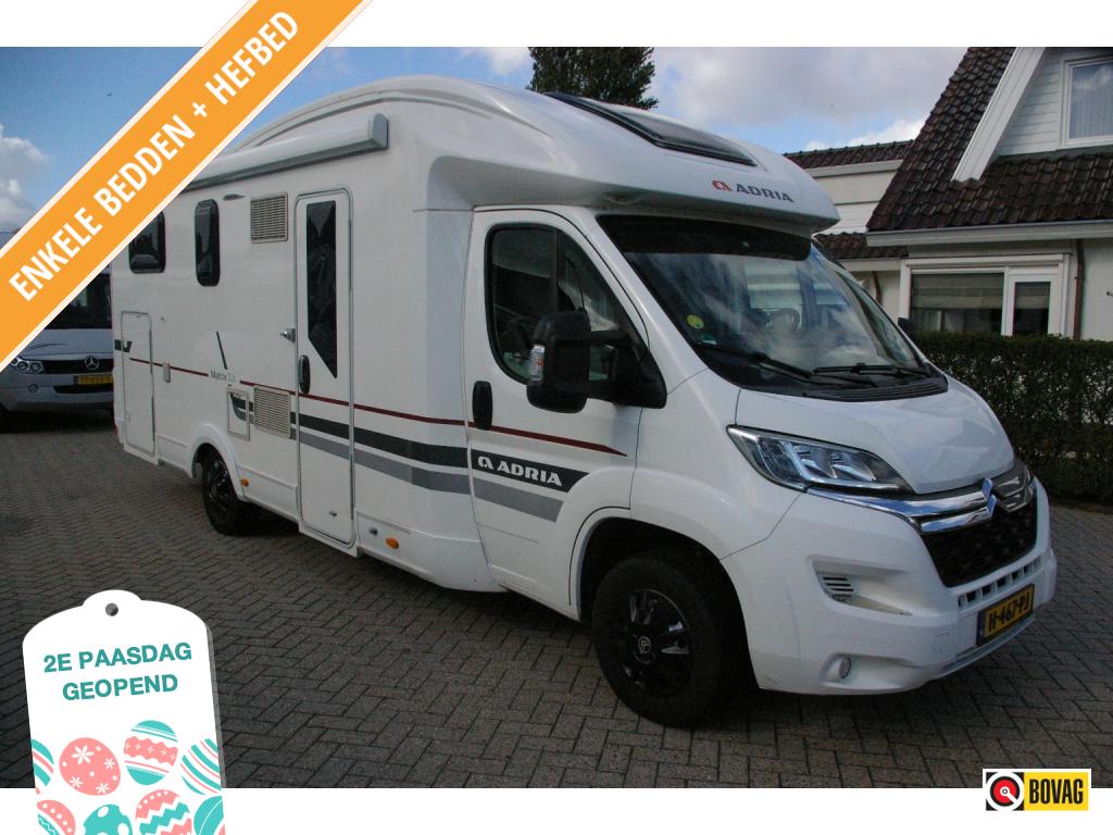Adria Matrix M 670 SL Enkele bedden, Hefbed, XXL Garage., Caravans en Kamperen, Ringverwarming, Airbags, Adria, L-zit