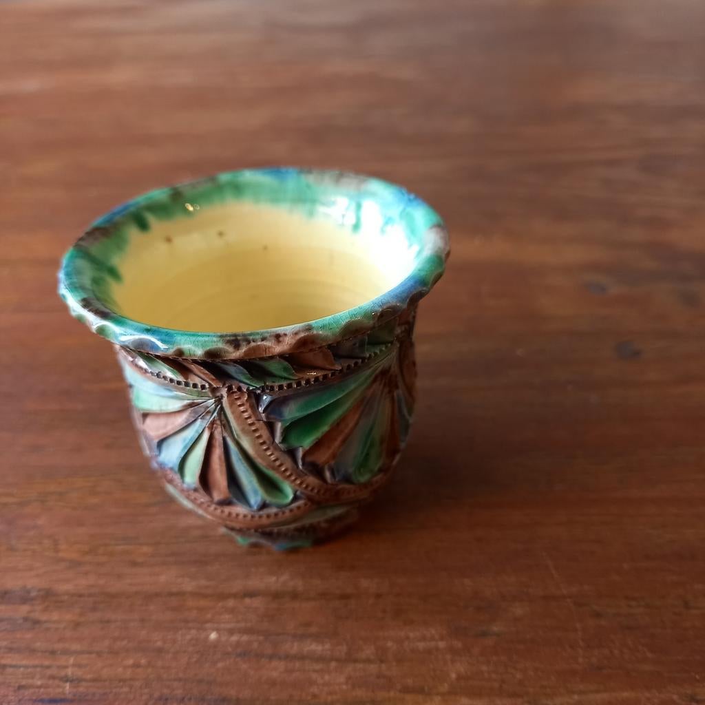 Oud Fries Kerfsnede Aardewerk eierdop/vaasje, Ophalen of Verzenden