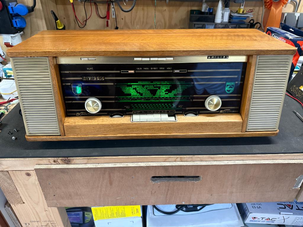 Philips Reverbeo Buizenradio Radiomeubel Antiek Nieuwstaat, Ophalen