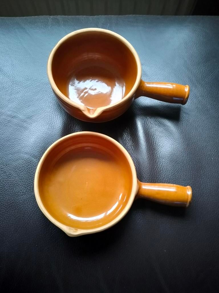 2 Vintage Franse Aardewerk Ovenschalen/kaasfondue, Poêlon., Ophalen of Verzenden