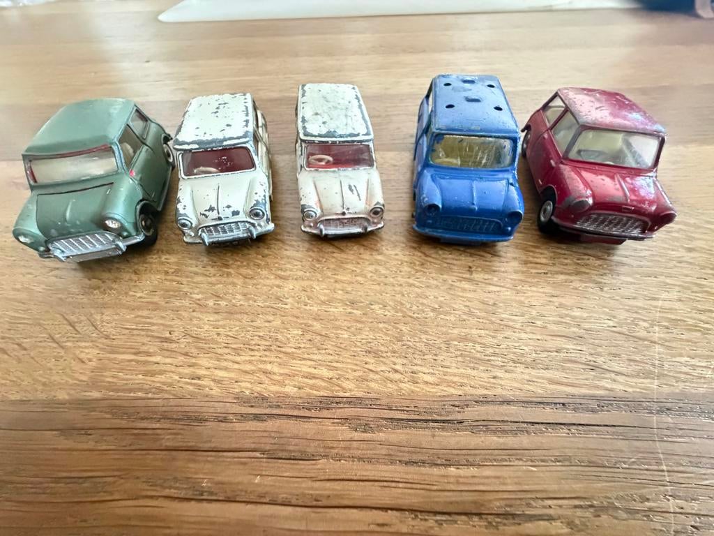 Dinky Toys & Corgi Toys Austin & Morris, Hobby en Vrije tijd, Modelauto's | 1:43, Gebruikt, Auto, Dinky Toys, Ophalen of Verzenden