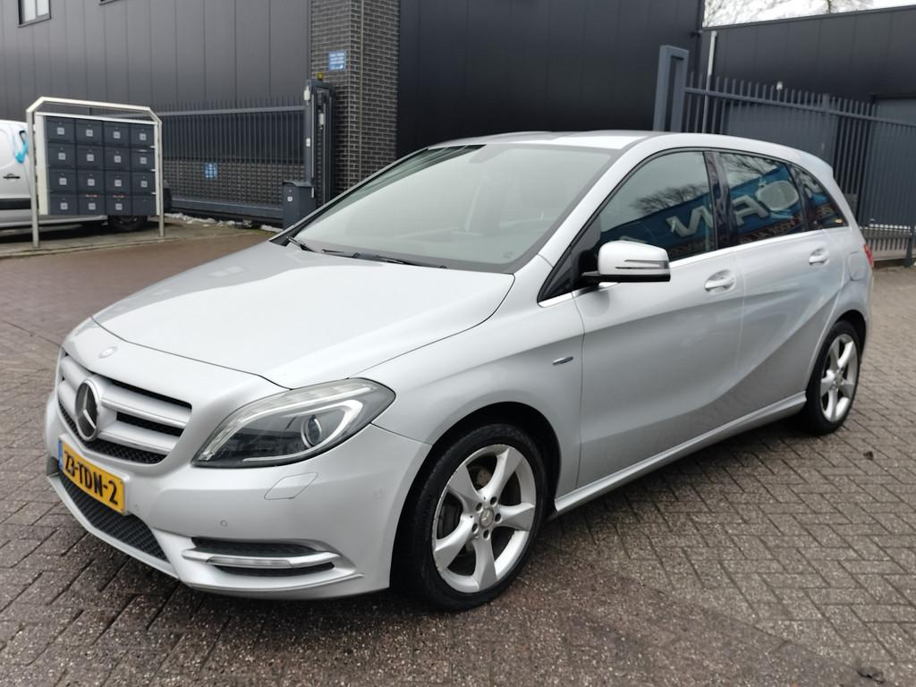 Mercedes-Benz B-Klasse 200 Ambition Airco 17'' L.M.V Nw APK, Voorwielaandrijving, Euro 5, Gebruikt, 1295 kg