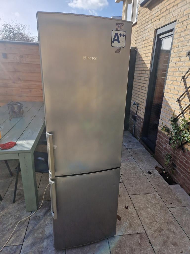 Bosch vrijstaande koelkast RVS kleur, Gebruikt, 200 liter of meer, Energieklasse A of zuiniger, Met vriesvak