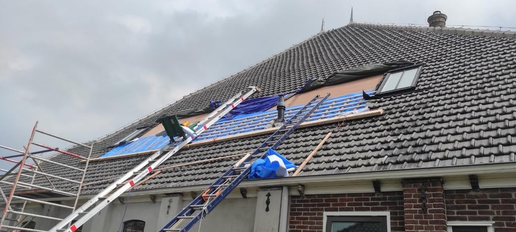 Dakpannen - ladderlift, Doe-het-zelf en Verbouw, Dakpannen en Dakbedekking, Steen of Klei, Ophalen of Verzenden, Zo goed als nieuw