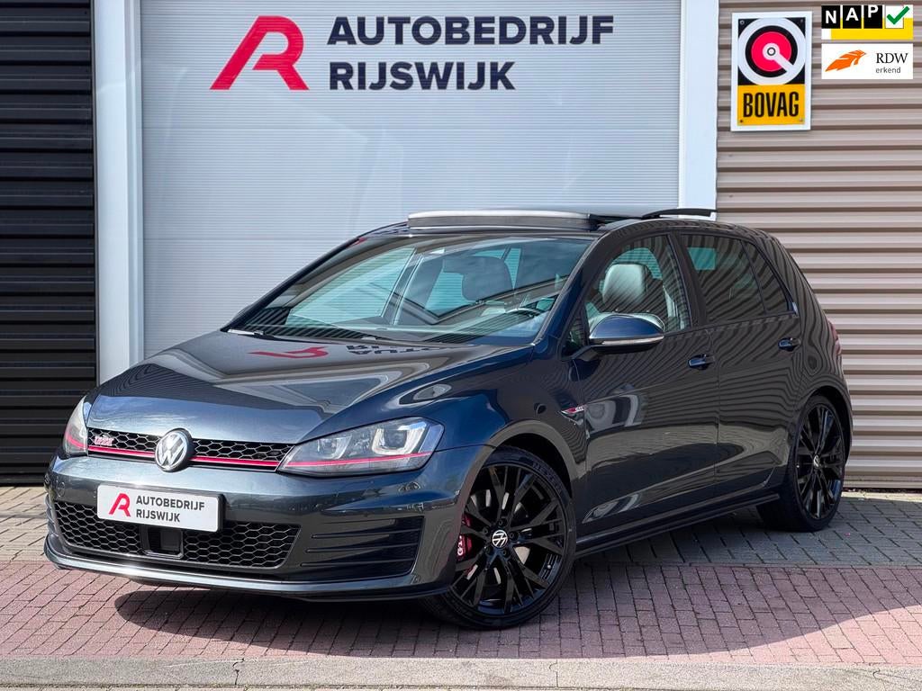 Volkswagen Golf 2.0 TSI GTI Performance Pano/Leer/Camera, Auto's, Gebruikt, Euro 6, 1984 cc, Zwart