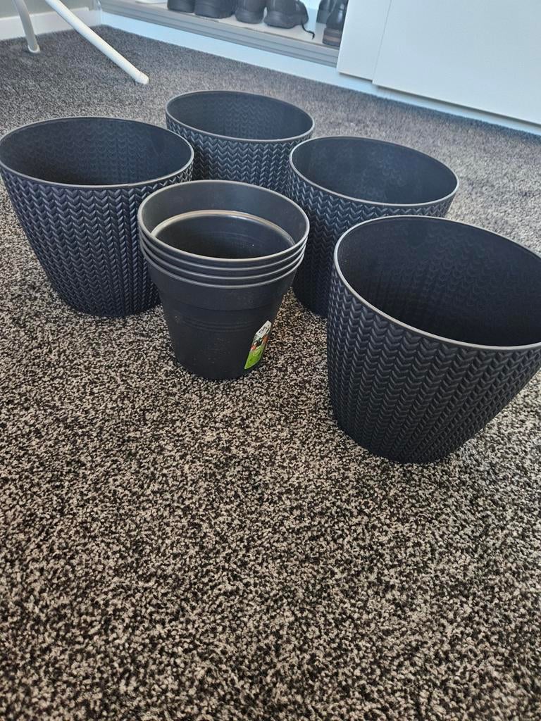4 zwarte plastic bloempotten nieuw, Tuin en Terras, Bloembakken en Plantenbakken, Kunststof, Minder dan 30 cm, Rond, Nieuw