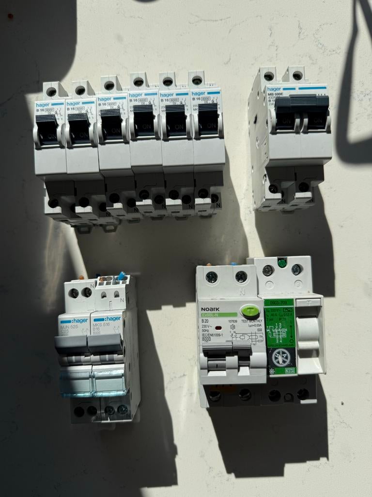 Hager schakelautomaten 16A en 25A - Gebruikt, Ophalen of Verzenden, Gebruikt, Overige typen