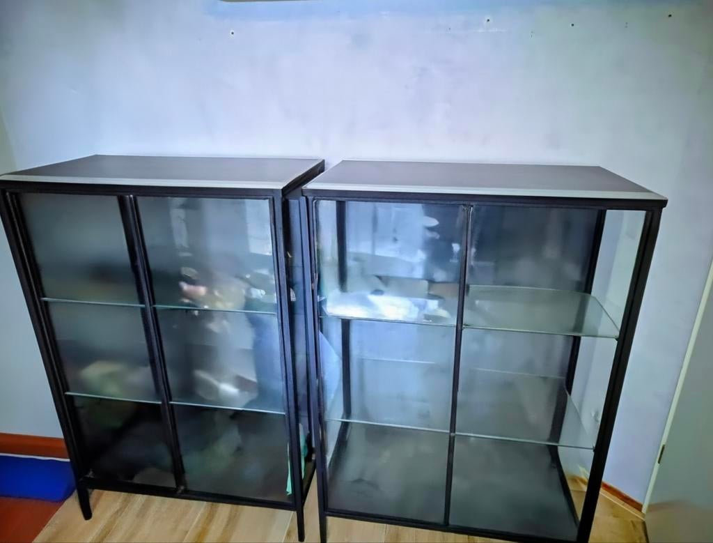 2 Rudsta vitrinekasten, Huis en Inrichting, Kasten | Vitrinekasten, Ophalen, Zo goed als nieuw, 25 tot 50 cm, Glas