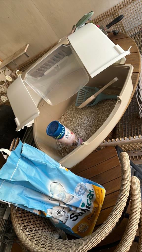 Grote hoek kattenbak, Ophalen, Gebruikt, Gesloten