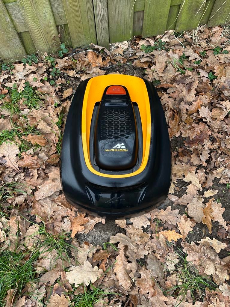 McCulloch R600 robotmaaier met huisje 600 m², Tuin en Terras, Robotmaaiers, Ophalen, Gebruikt, 20 tot 25 cm