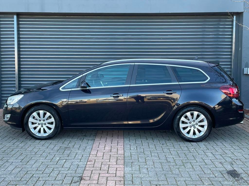 Opel Astra Sports Tourer 1.6 Turbo Cosmo Navi | Stoelverw |, Voorwielaandrijving, Euro 5, Gebruikt, Zwart