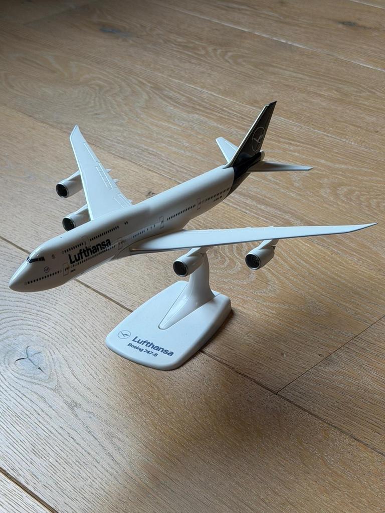 Lufthansa Boeing 747-8 Modelvliegtuig, Overige merken, 1:200 of kleiner, Ophalen of Verzenden, Zo goed als nieuw