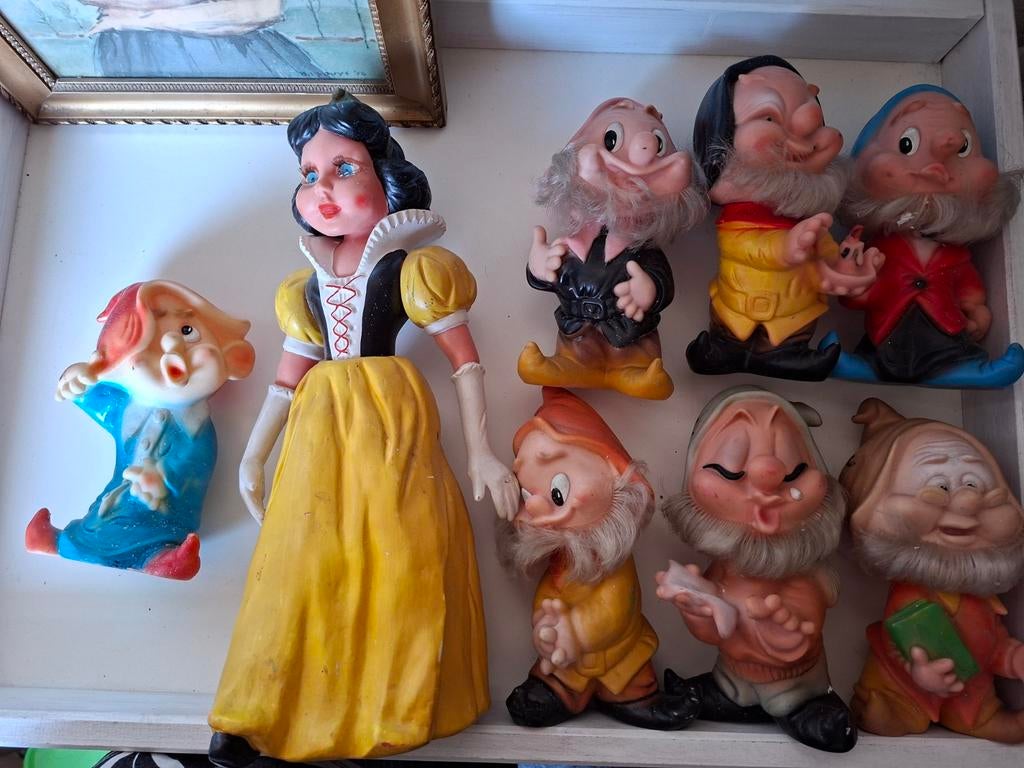 Sneeuwwitje en de Zeven Dwergen leuke set piepers, Ophalen of Verzenden, Sneeuwwitje of Doornroosje, Gebruikt, Beeldje of Figuurtje