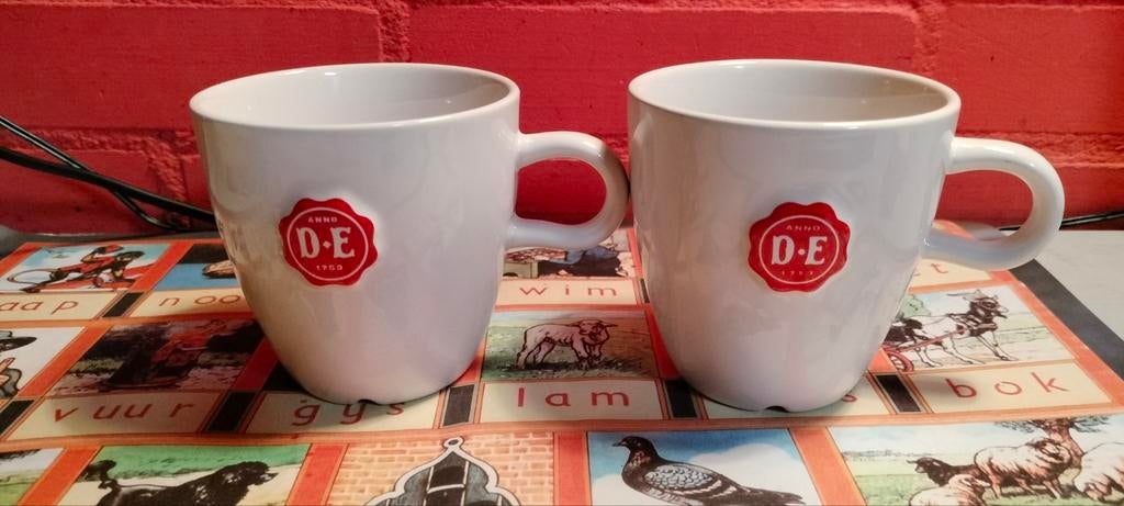 Douwe Egberts koffie mokken Paul de Leeuw My Fair Lady., Ophalen of Verzenden, Overige stijlen, Kop(pen) en/of Schotel(s)