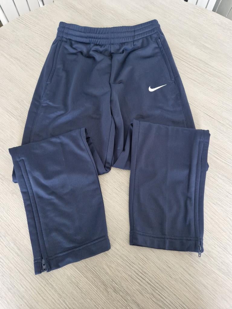 Joggingbroek nike 128 nieuw, Kinderen en Baby's, Kinderkleding | Maat 128, Broek, Nieuw, Ophalen of Verzenden, Nike