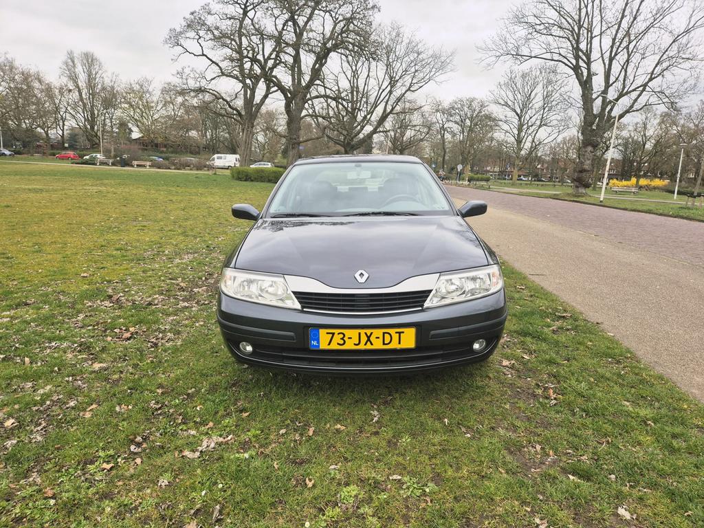Renault Laguna 1.6 16V Auth S2005 2002 Grijs, Auto's, Voorwielaandrijving, Laguna, 4 cilinders, Particulier