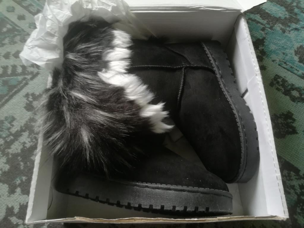 Zwarte laarzen met bont, Kleding | Dames, Ophalen of Verzenden, Zwart, Hoge laarzen