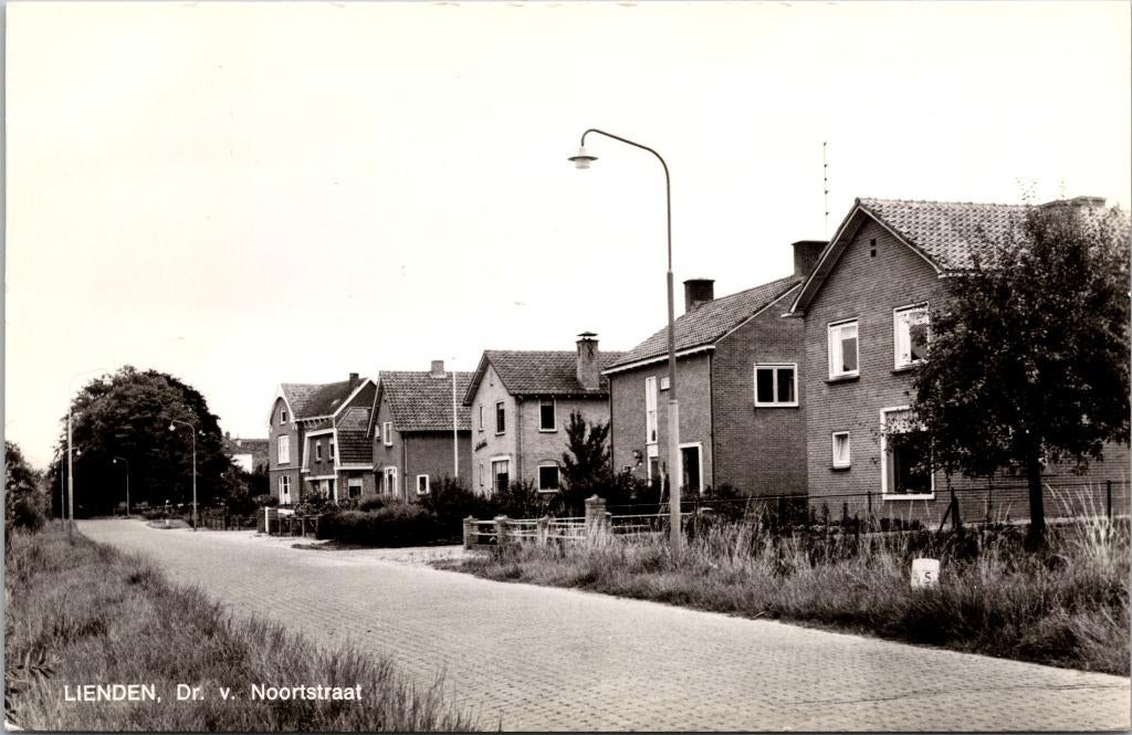Lienden - Dr. v. Noortstraat, Verzamelen, Ansichtkaarten | Nederland, Verzenden, 1960 tot 1980, Ongelopen, Gelderland