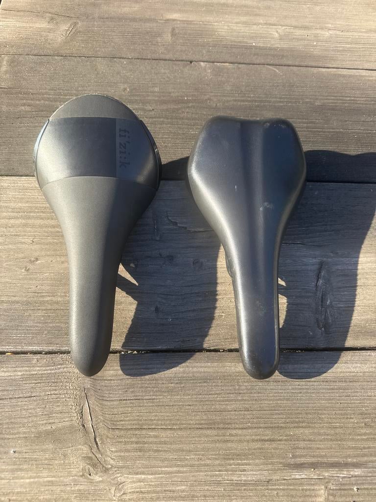 Twee fietszadels: Selle Royal en Fizik, Ophalen of Verzenden, Gebruikt, Zadel