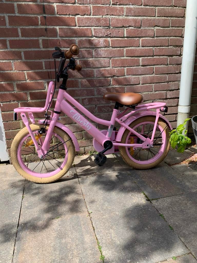Liberty meisjes fiets roze 14 inch, Fietsen en Brommers, Ophalen, Gebruikt, Minder dan 16 inch, Zijwieltjes