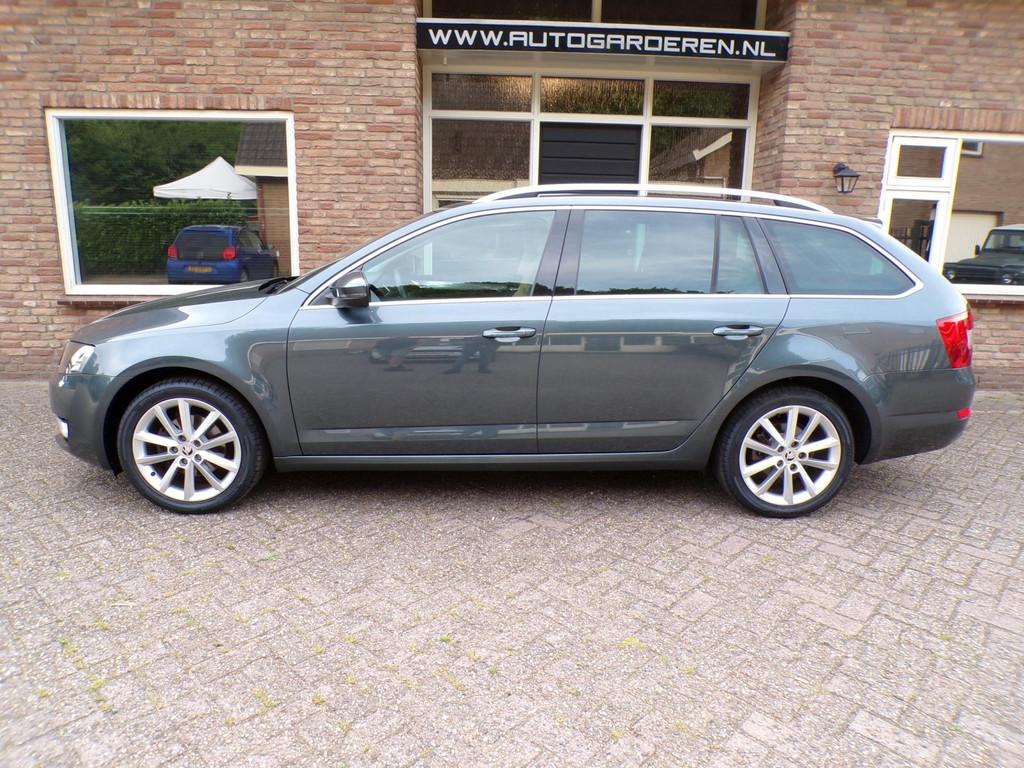 Skoda Octavia Combi 1.4 TSI G-TEC Ambition Businessline, Voorwielaandrijving, Parkeersensor, Gebruikt, 4 cilinders