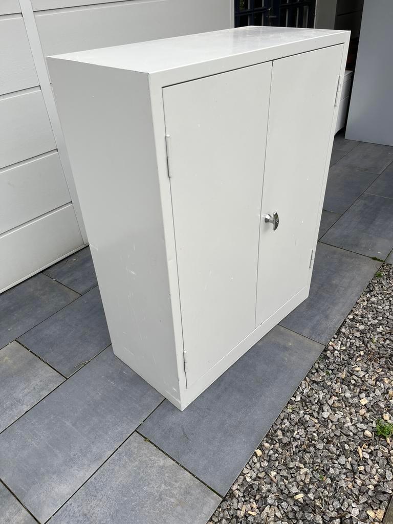 Kast metaal, Huis en Inrichting, Kasten | Roldeurkasten en Archiefkasten, Ophalen, 100 tot 150 cm, Zo goed als nieuw, Metaal