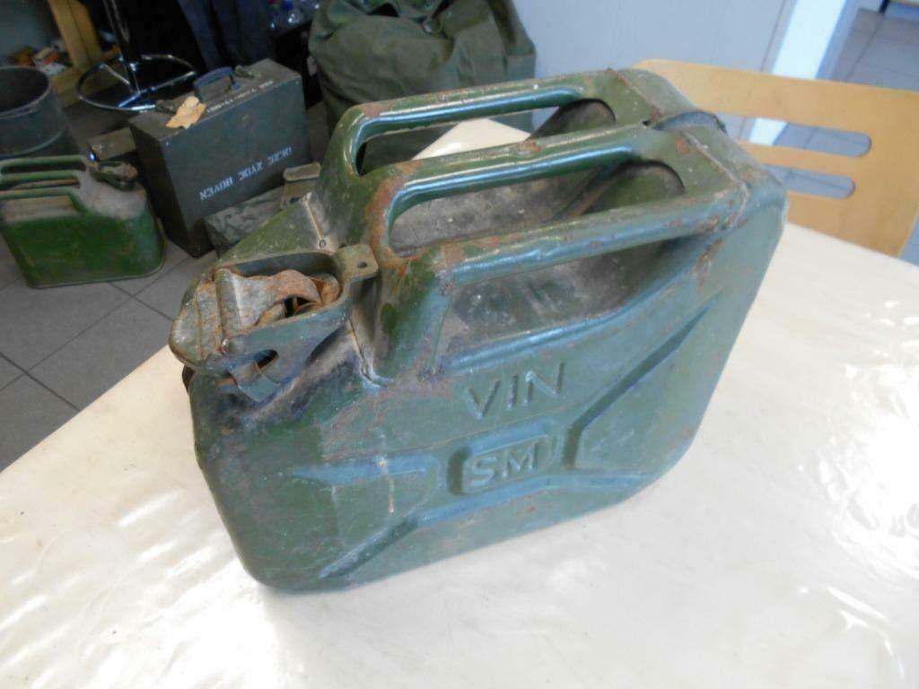Jerrycan jaren 50 leger jerrycan 10 liter US aansluiting, Ophalen of Verzenden, Landmacht, Amerika, Embleem of Badge